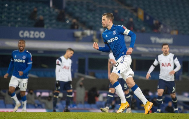 展现出了极 展现出了极